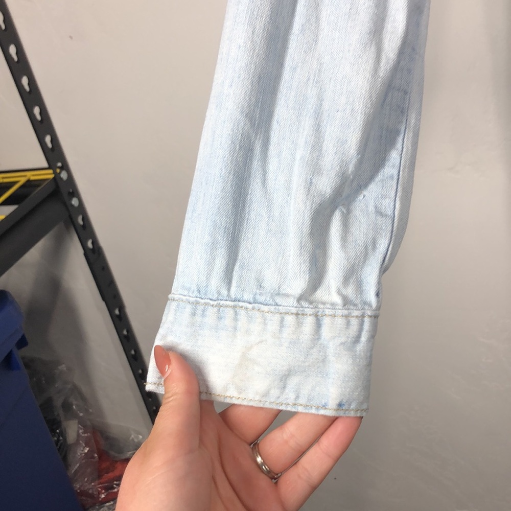 Gap Lightweight Denim Jacket Size Medium - image 6